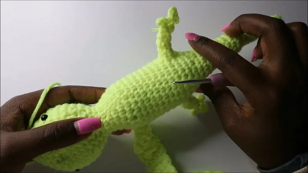 Crochet Lizard Curtain Tieback - Free Beginner Amigurumi Pattern — photo 3