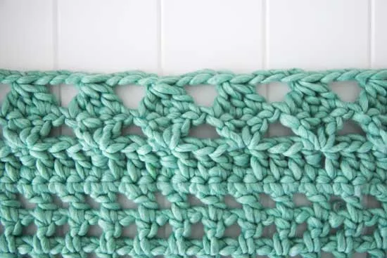 Easy Crazy Chunky Crochet Blanket — Free Beginner Pattern — photo 2