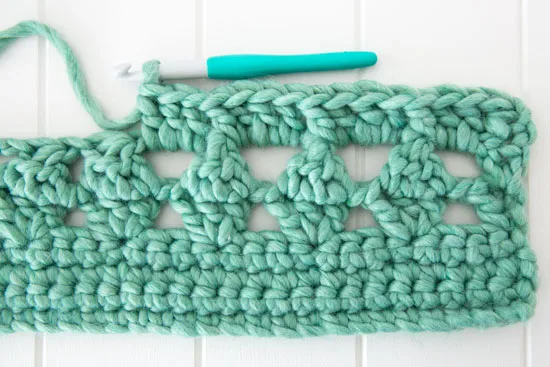 Easy Crazy Chunky Crochet Blanket — Free Beginner Pattern — photo 3