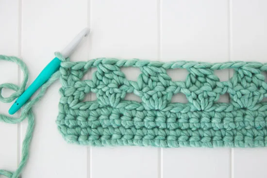 Easy Crazy Chunky Crochet Blanket — Free Beginner Pattern — photo 4
