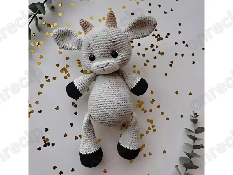Amigurumi goat kid: a small crochet friend to make