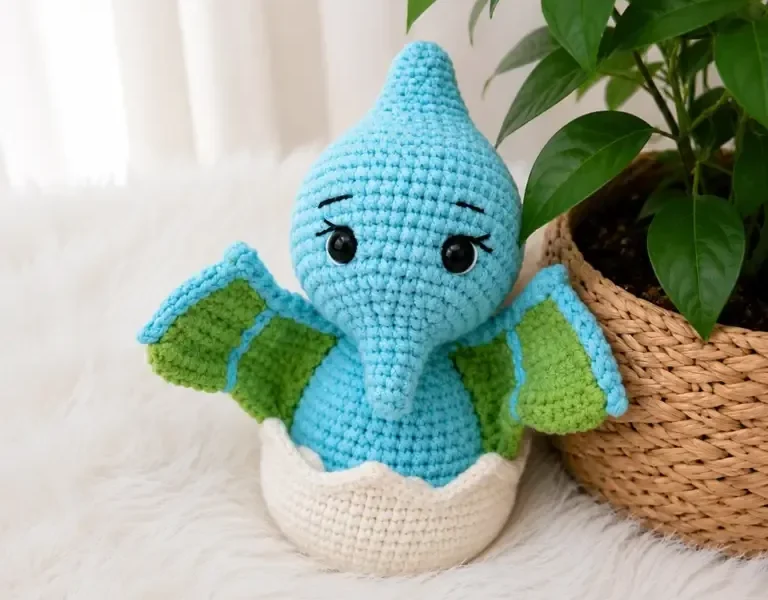 Baby pterodactyl amigurumi pattern for beginners