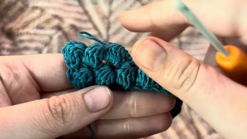 Learning the bobble stitch for textured crochet fabric — photo 3
