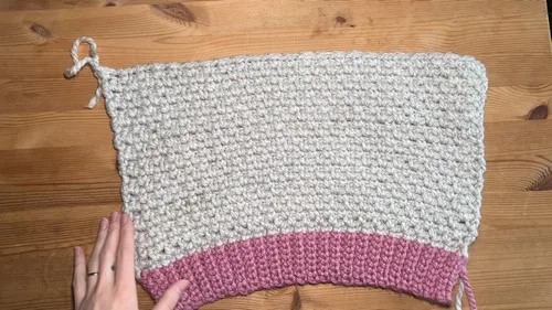 Chunky moss stitch crochet sweater with raglan-free shoulders — photo 2