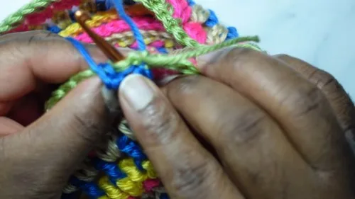 Scrap yarn color burst crochet hat pattern — photo 3