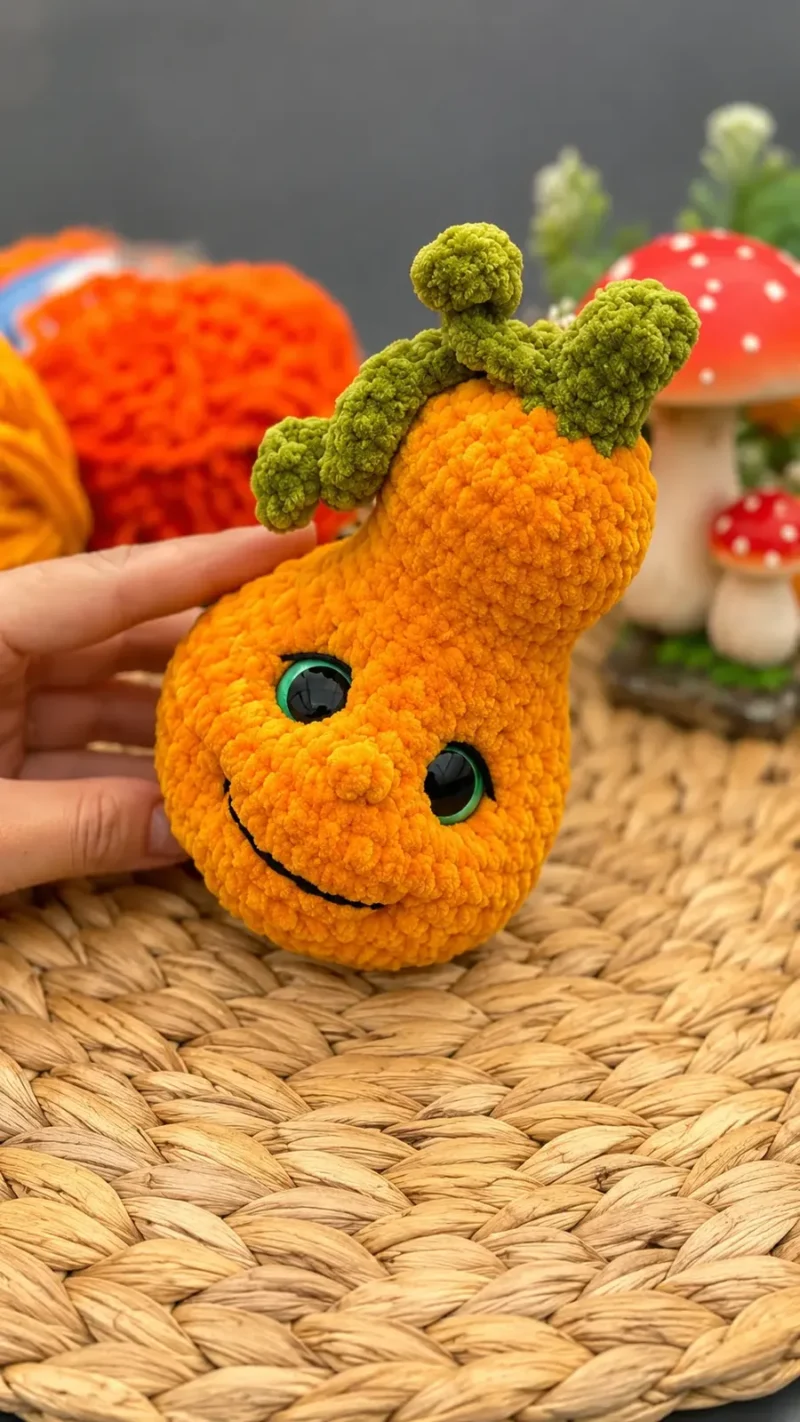 Crochet Pumpkin Plush Amigurumi Pattern With Curly Leaves — photo 2