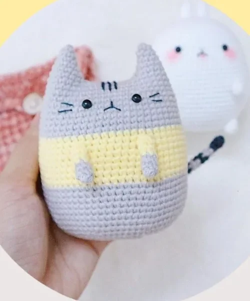 Crochet a Pusheen cat amigurumi at home
