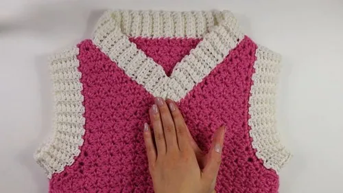 Crochet Suzette Stitch Vest: A Textured Two-Tone Layer