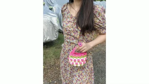 Crochet Tulip Bag Pattern: A Sweet Spring-Ready Carryall
