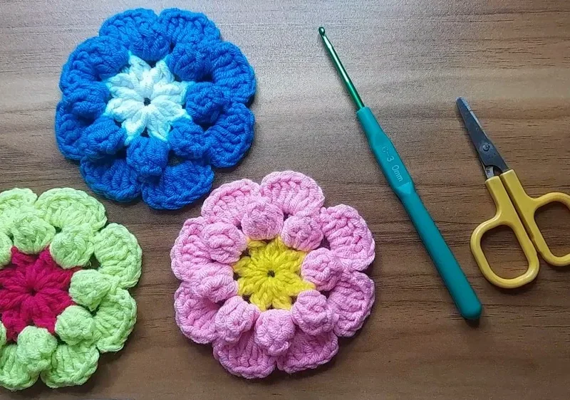 Easy crochet flower pattern for beginners with popcorn petals
