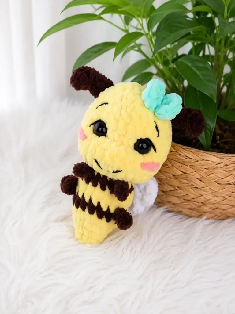 Honeybee Keychain Crochet Pattern (Free Amigurumi) — photo 2