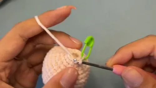 Mini ice queen amigurumi doll crochet pattern — photo 3