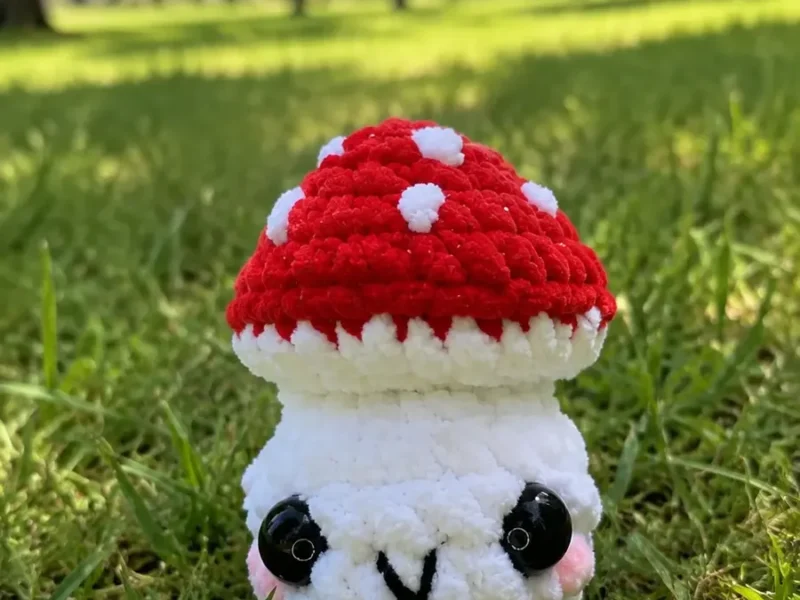 Plush mushroom amigurumi with a soft velvet finish