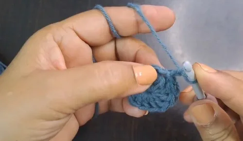 Puff stitch circle bag with easy handles — photo 3