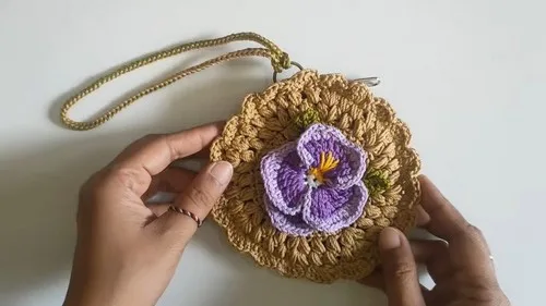 Round crochet wallet with a layered flower motif — photo 2