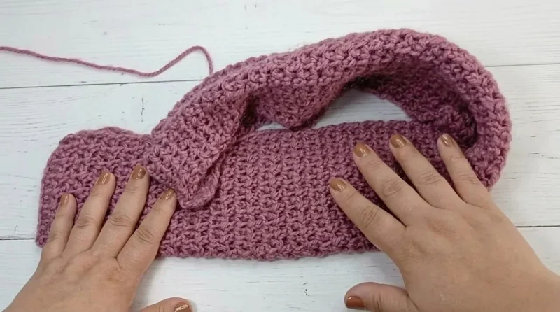 Simple Crochet Scarf with Built-In Buttonhole Pattern — photo 3