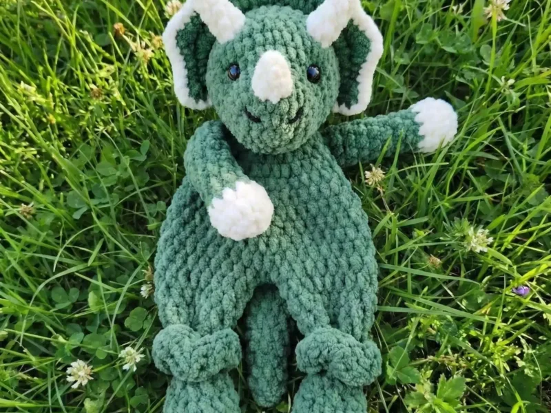 Triceratops Crochet Lovey Pattern - Dinosaur Baby Blanket Tutorial