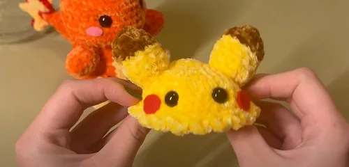 Yellow mouse-ear crochet hat pattern for kids and adults — photo 2